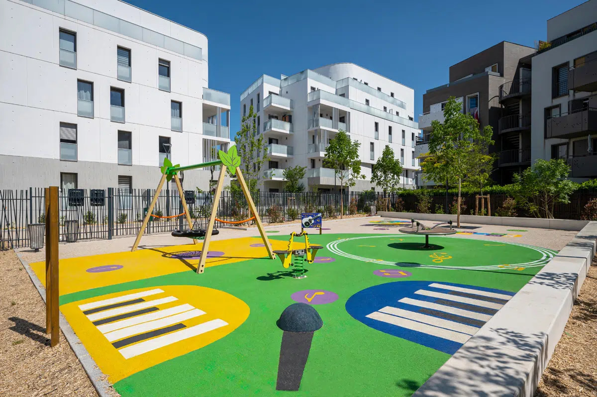 Aire de jeux thématique musique sur sol souple, square Cesária Évora de Bezons